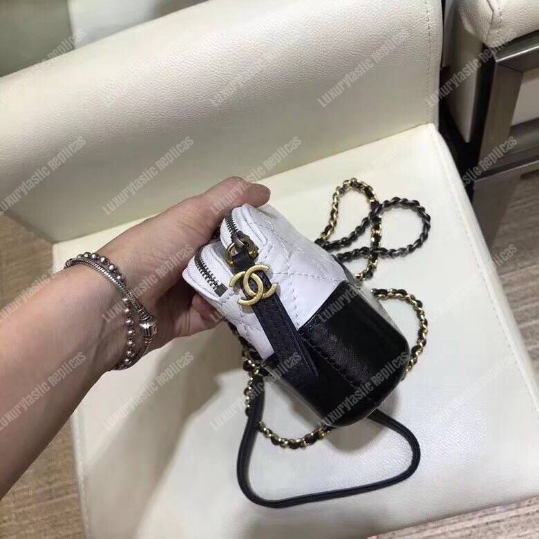 Ch*el clutch with chain white and black