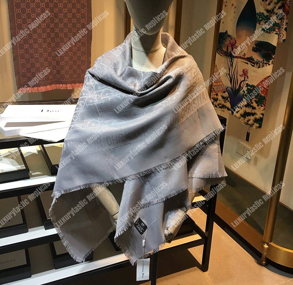 CD Oblique 140 Stole Grey