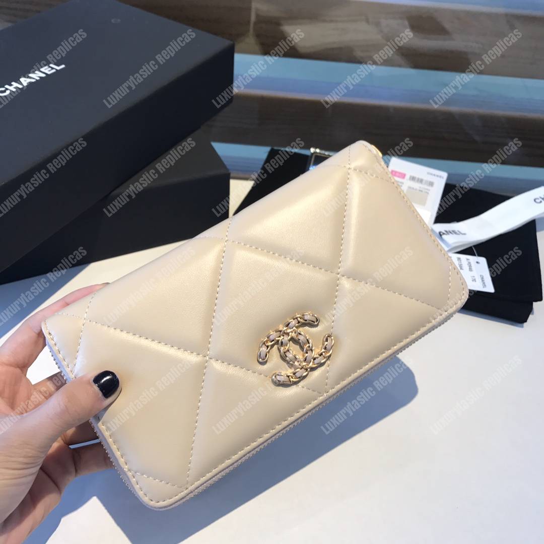 Ch*el 19 long zipped wallet light beige