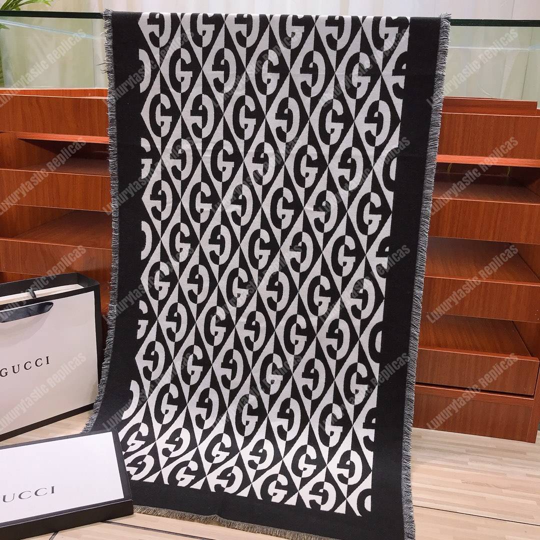 G*u*i g rhombus lamé wool jacquard stole white black