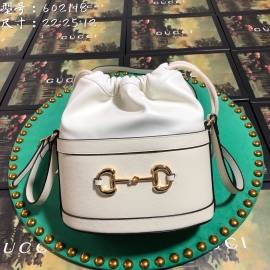 G*u*i 1955 horsebit bucket bag white