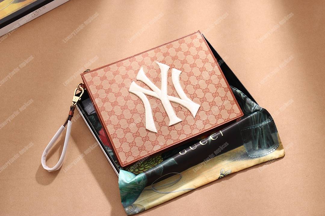 G*u*i original gg pouch with ny yankees™ patch