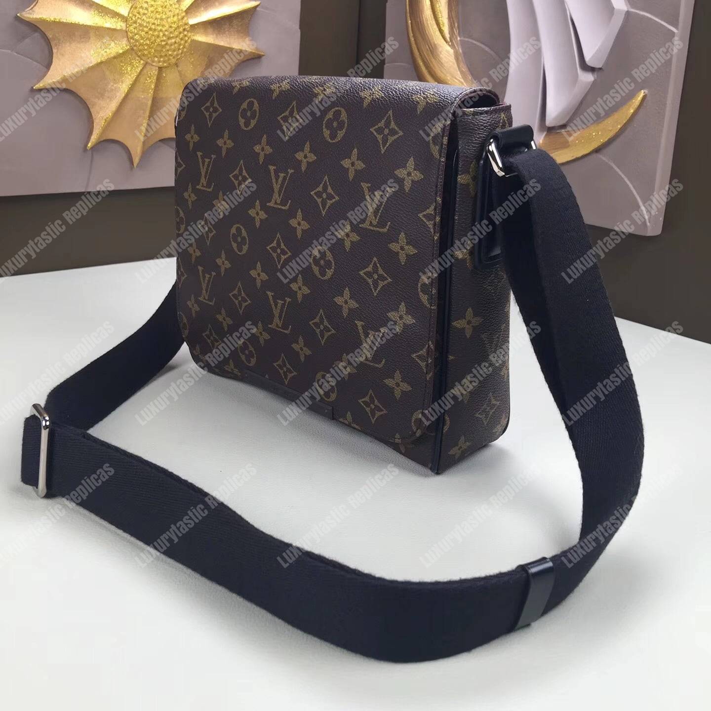 LV District MM Messenger Bag Monogram Canvas