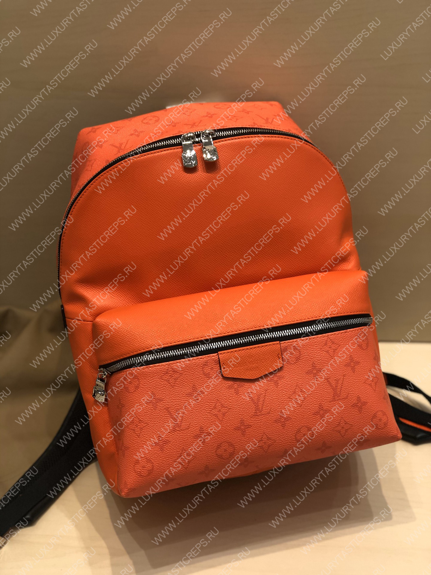 l**is V*t*n discovery backpack pm orange m30230