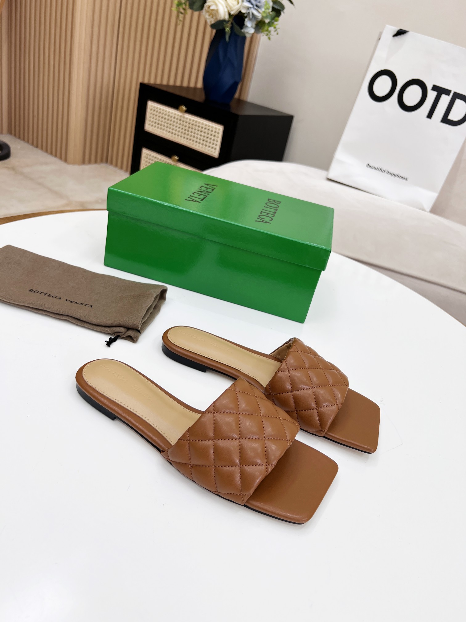 bo*te*ga Ve*ne*ta padded flat sandals brown 627710v