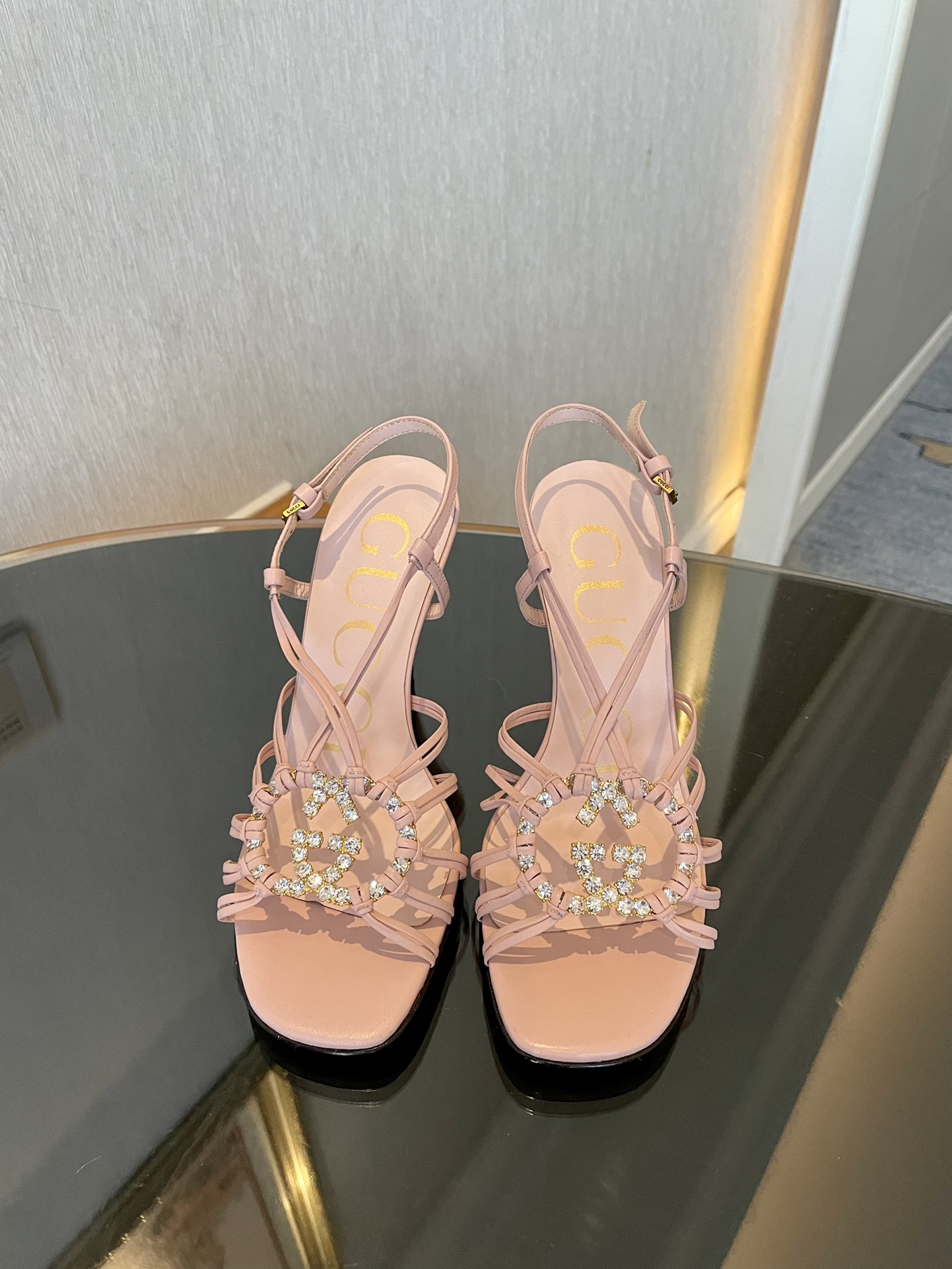 G*u*i womens’s sandal with interlocking g pink 694863